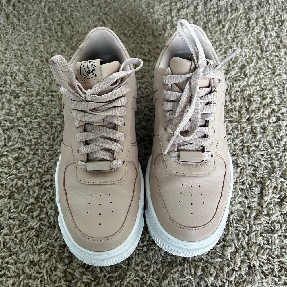Nike Women's Athletic Shoes in Beige and White 8